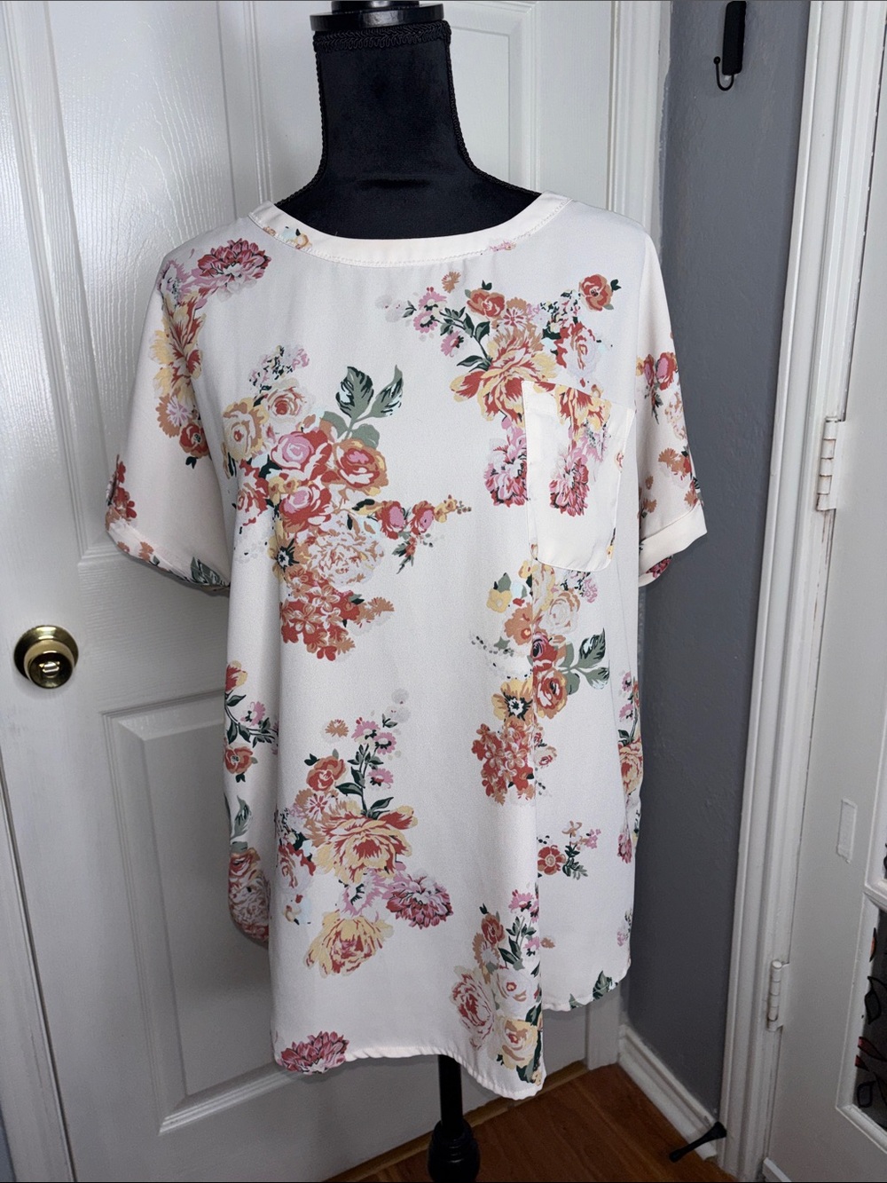 Buffalo David Bitton Cream Floral Short-Sleeve Pocket Tunic